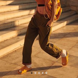 NWOT Free People Mesmerize Me Solid Pants. Size Med. Lightweight cargo pants.